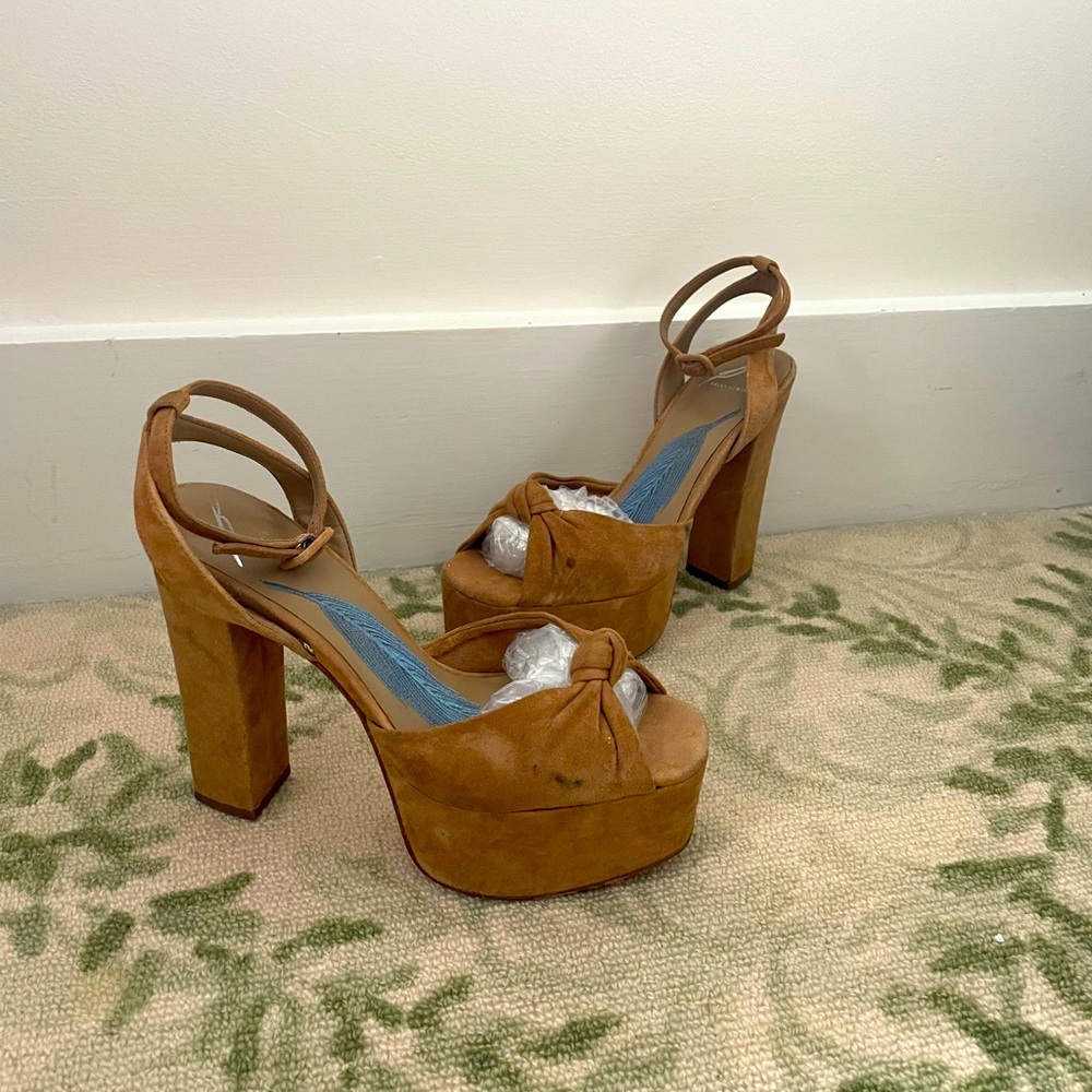 Brian Atwood boat form heels